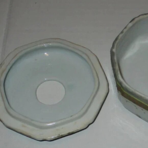 Vintage Porcelain Covered Trinket Box Powder Dish Covered Dresser Bowl Gold Trim - Picture 4 of 6